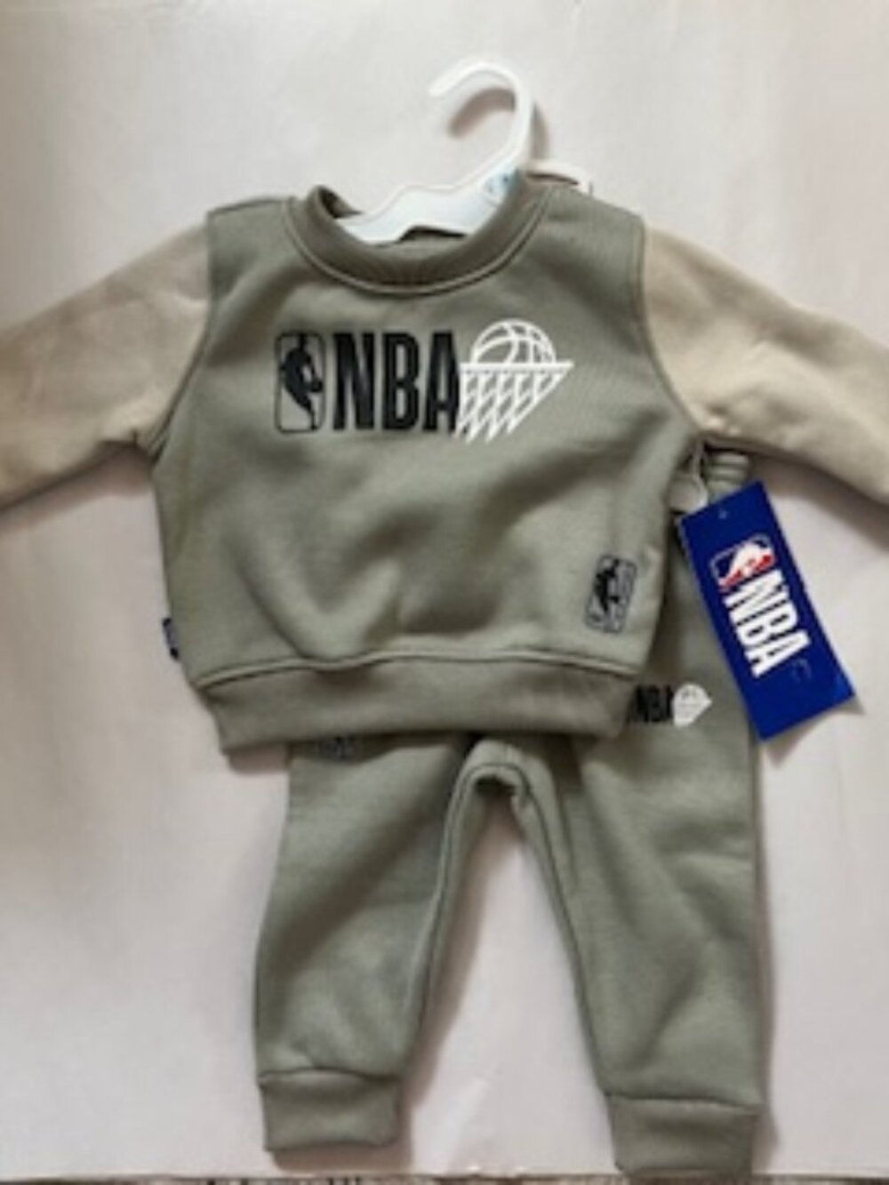 🧡3/15 NWT NBA Sweatshirt and Pants Set Sage 3-6M